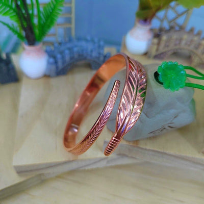 Retro Copper Bracelet With A Leaf Pattern